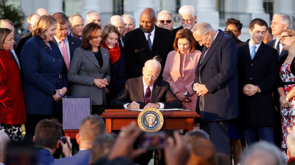 How will the US CHIPS bill affect the global chip industry?