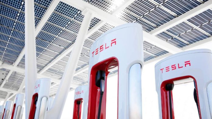 Tesla installs 4000 supercharger stations globally
